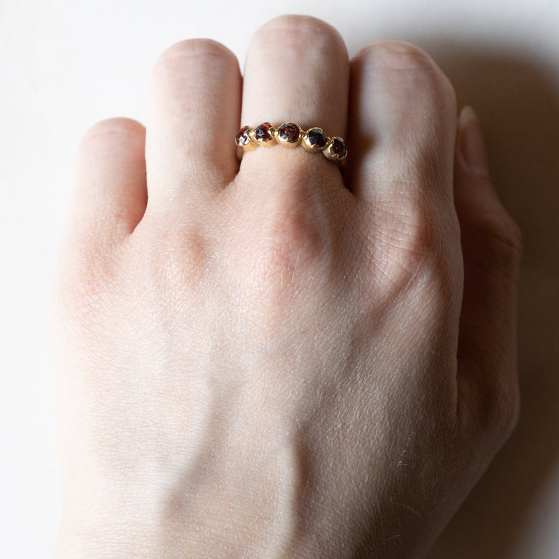 🥀 Veretta vintage in oro 18K con granati, anni ‘40/‘50