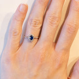 Vintage Gänseblümchenring aus 18 Karat Weißgold mit Saphir (ca. 0.35 ct) und Diamanten (ca. 0.15 ctw), 60er/70er Jahre
