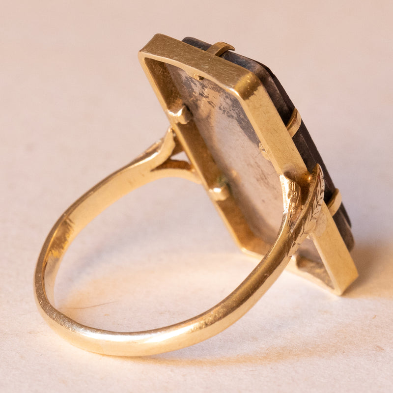 Anello vintage in oro 18K con cammeo su agata, anni ‘50