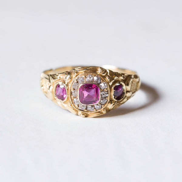 Anello vintage in oro 18K con rubini e diamanti, anni ‘50