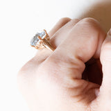 Anello vintage da cocktail in oro 18K con spinello azzurro, anni ‘60/‘70