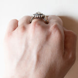 Vintage-Ring im antiken Stil aus 18 Karat Gold und Silber mit einem zentralen Diamanten im Rosenschliff (ca. 2.20 ct) und Diamanten im Rosettenschliff