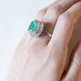 Vintage „Ballerina“-Ring aus 18 Karat Weißgold mit kolumbianischem Smaragd (ca. 3.60 ct) und Diamanten (ca. 2.24 ctw)