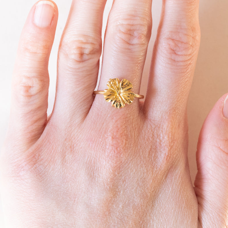 Anello vintage in oro giallo 18K a forma di fiore, anni ‘70/‘80