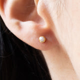 Vintage Ohrringe aus 18 Karat Gelbgold mit Nachahmungsperlen, 60er Jahre