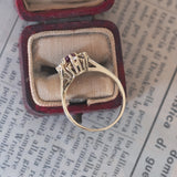 Anello a margherita vintage in oro 14K con rubini e diamanti (0.06ctw ca.), anni ‘60/‘70
