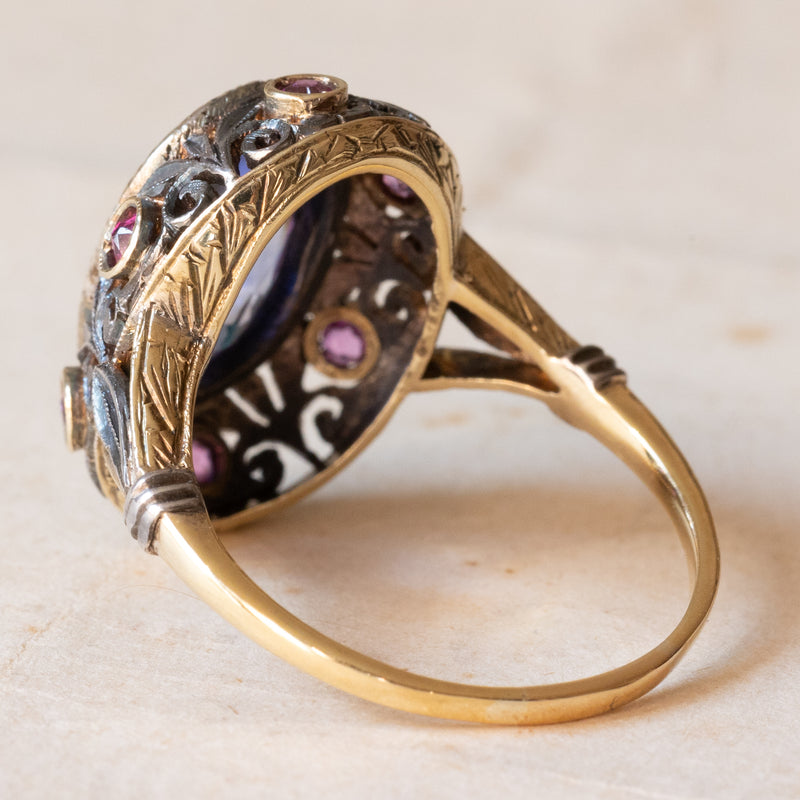 Anello vintage in stile antico in oro 18K e argento con zaffiro e rubini