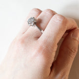 Vintage Gänseblümchenring aus 18 Karat Weißgold mit Diamanten (Mitte ca. 1.55 ct), 70er/80er Jahre