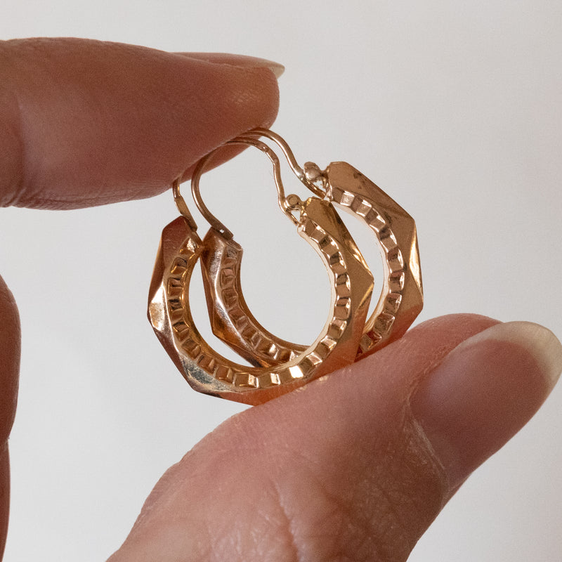 Orecchini vintage a cerchio sfaccettati in oro 18K, anni ‘60