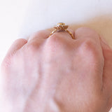 Französischer Vintage Navette-Ring aus 18 Karat Gelbgold und 18 Karat Weißgold mit Saphir und Diamant (ca. 0.24 Karat), 60er