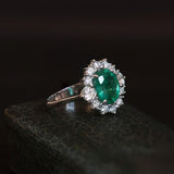 18K white gold ring with emerald (2.10ct approx.) And diamonds (1.20ctw approx.)