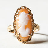 Anello vintage in oro 18K con cammeo su conchiglia, anni ‘50/‘60