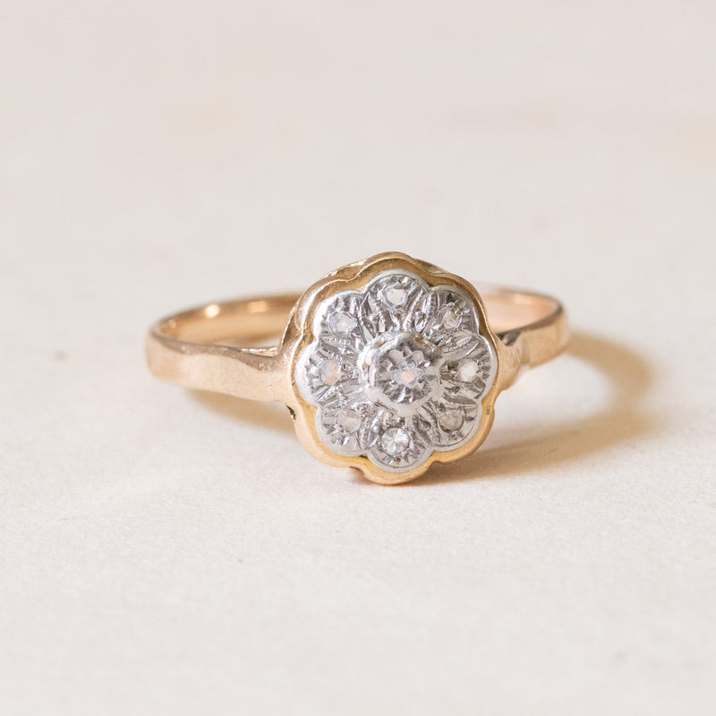 Anello a margherita antico in oro 18K con diamanti, anni ‘30/‘40