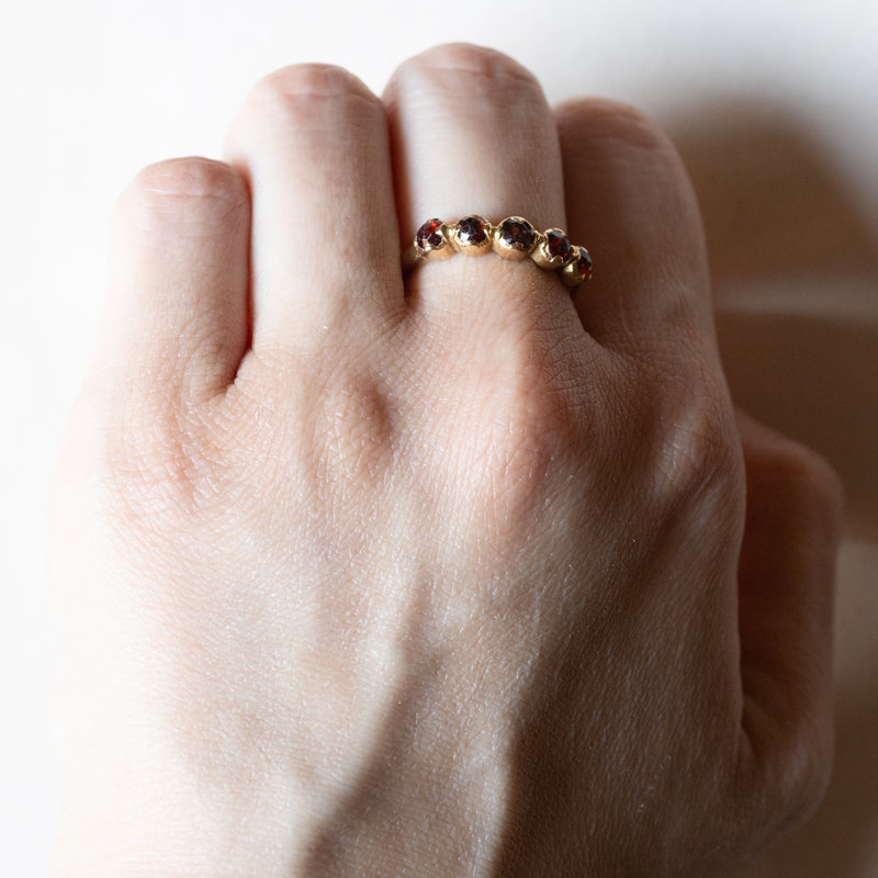 🥀 Veretta vintage in oro 18K con granati, anni ‘40/‘50