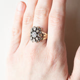 Vintage-Ring im antiken Stil aus 18 Karat Gold und Silber mit einem zentralen Diamanten im Brillantschliff (ca. 0.30 ct) und Diamanten im Rosettenschliff
