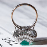 Vintage „Ballerina“-Ring aus 18 Karat Weißgold mit kolumbianischem Smaragd (ca. 3.60 ct) und Diamanten (ca. 2.24 ctw)