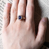 Vintage 9K gold daisy ring with sapphire (approx.0.80ct) and diamonds (approx.0.24ctw), 60s / 70s