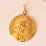 Ciondolo francese vintage con Giovanna d’Arco in oro giallo 18K