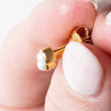 Vintage Ohrringe aus 18 Karat Gelbgold mit Nachahmungsperlen, 60er Jahre