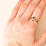 Anello vintage in oro giallo e bianco 18K con zaffiri, anni ‘60