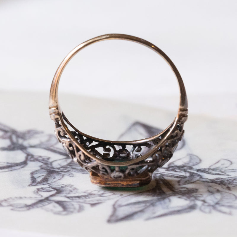 Anello antico in oro 18K e argento con smeraldo e diamanti di taglio rosetta, primi del ‘900