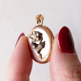 Pendente portafoto antico in oro giallo 18K con decorazione a forma di fiore in argento con perline bianche, primi del ‘900