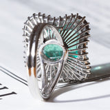 Vintage „Ballerina“-Ring aus 18 Karat Weißgold mit kolumbianischem Smaragd (ca. 3.60 ct) und Diamanten (ca. 2.24 ctw)