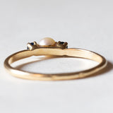 Trilogy ring in 18K gold with pearl and sapphires, 60s