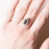 Vintage Gänseblümchenring aus 18 Karat Weißgold mit Saphir (ca. 0.25 ct) und Diamanten (ca. 0.24 ctw), 60er/70er Jahre