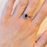 Vintage 18 Karat Weißgold Saphir (ca. 0.50 ct) und Diamanten (ca. 0.05 ctw) Gänseblümchenring, 60er Jahre
