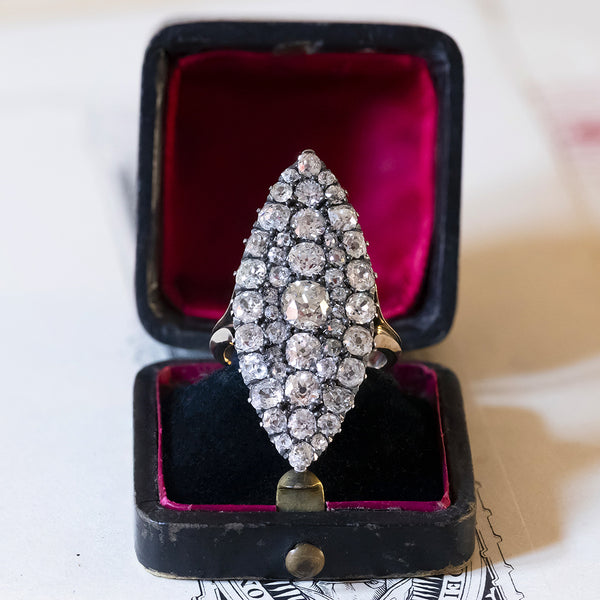 Anello antico in oro 18K e argento con diamanti di taglio vecchio (6.25ctw ca.), primi del ‘900