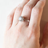 Vintage Gänseblümchenring aus 18 Karat Weißgold mit Diamanten (Mitte ca. 1.55 ct), 70er/80er Jahre