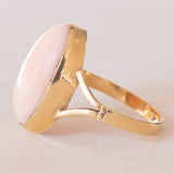 Vintage Ring aus 18 Karat Gelbgold mit rosa Koralle, 50er Jahre