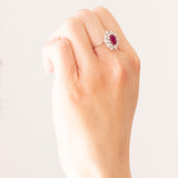 Vintage Ring aus 18 Karat Weißgold mit Rubinen (ca. 0.70 ct) und Diamanten (ca. 0.50 ctw), 60er/70er Jahre