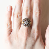Vintage-Ring im antiken Stil aus 18 Karat Gold und Silber mit einem zentralen Diamanten im Brillantschliff (ca. 0.30 ct) und Diamanten im Rosettenschliff