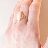 Vintage Ring aus 18 Karat Gelbgold mit rosa Koralle, 50er Jahre