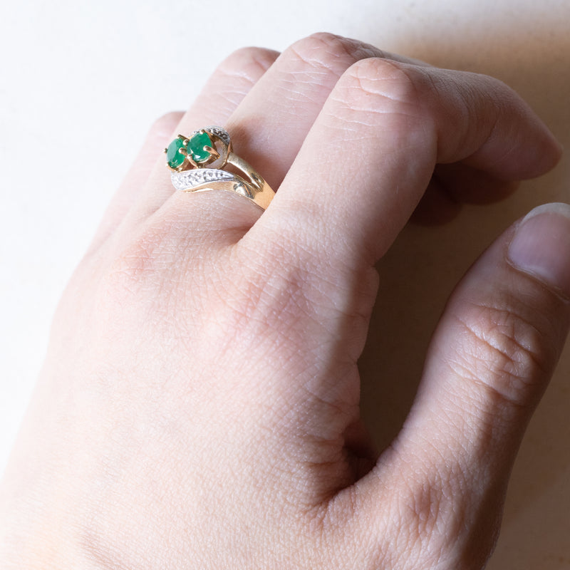 Vintage contrarié ring in 14K gold with emeralds and diamonds, 1960s