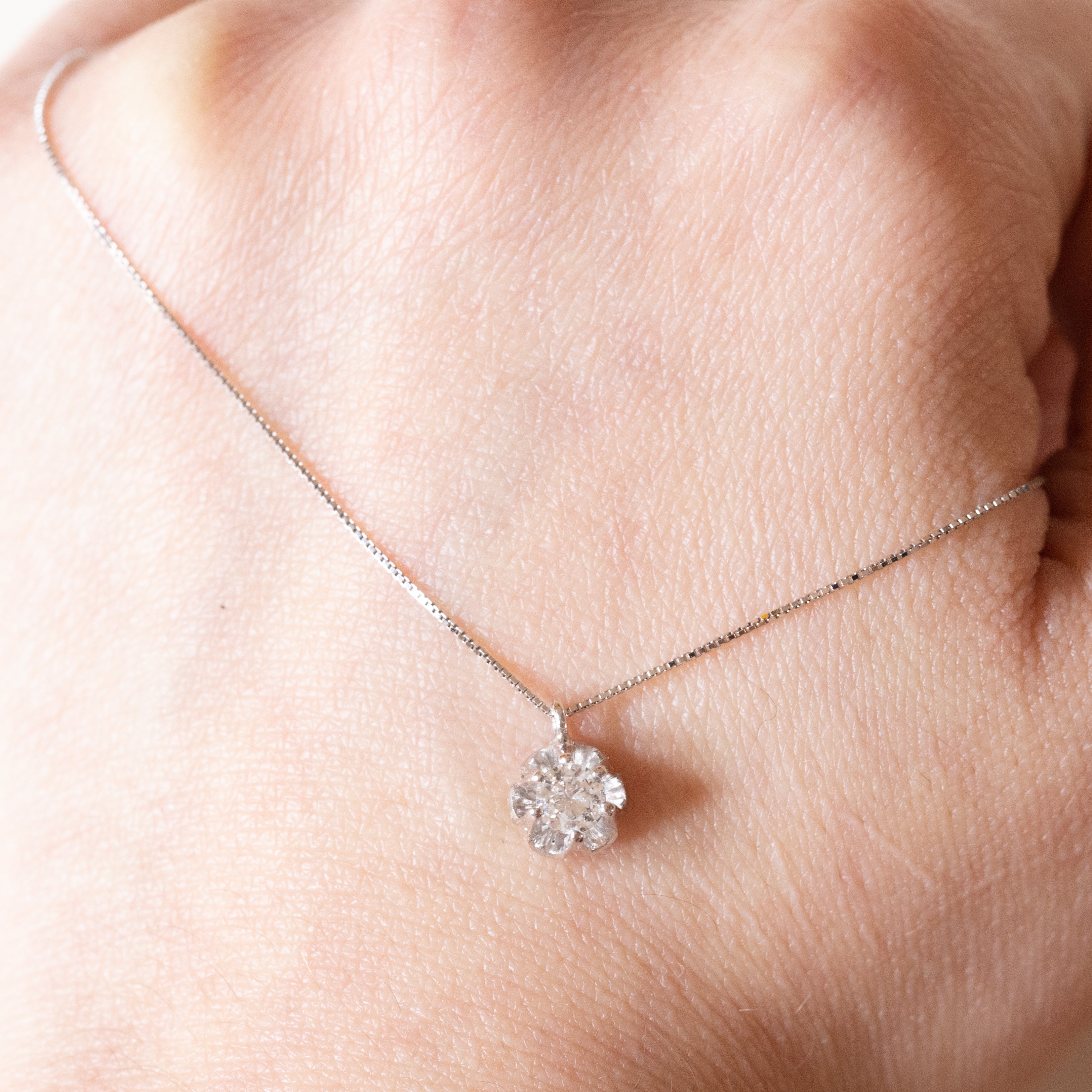 collana con punto luce oro bianco