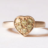 Herzförmiger Vintage Peridot Ring aus 9 Karat Gelbgold (ca. 0.28 Karat), 70er/80er Jahre
