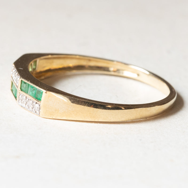 Anello vintage in oro giallo e in oro bianco 9K con smeraldi (0.18ctw ca.) e diamanti (0.09ctw ca.), anni ‘70