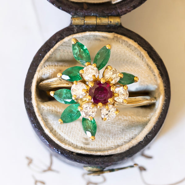 Vintage 18K gold ring with diamonds (approx.0.50ctw), ruby (approx.0.30ct) and emeralds (approx.0.90ctw), 1970s / 1980s