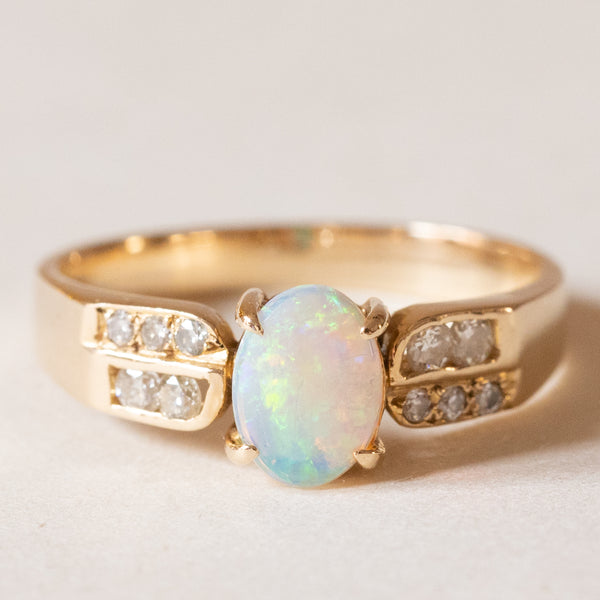 Anello vintage in oro 14K con opale e diamanti (0.14ctw ca.), anni ‘70