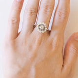 Vintage 18K white gold daisy ring with diamonds (approx. 0.80ctw), 60s