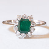 Vintage Gänseblümchen-Ring aus 18 Karat Weißgold mit Smaragd (ca. 0.50 Karat) und Diamanten (ca. 0.30 Karat), 60er