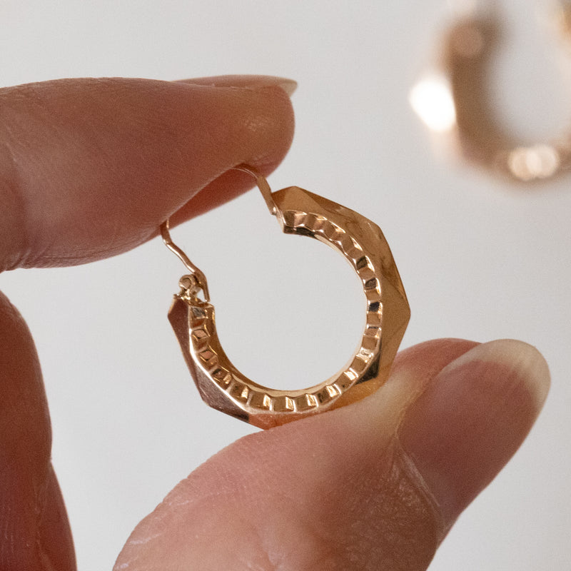Orecchini vintage a cerchio sfaccettati in oro 18K, anni ‘60
