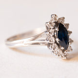 Vintage 18 Karat Weißgold Saphir (ca. 0.90 ct) und Diamanten (ca. 0.36 ctw) Gänseblümchenring, 70er Jahre