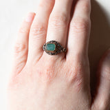 Anello antico in oro 18K e argento con smeraldo e diamanti di taglio rosetta, primi del ‘900