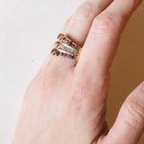 Винтажное кольцо из 18-каратного золота с «тройным» бриллиантом (около 0.30 карата) и рубином, 70-е годы