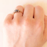 Antike Toi et Moi + Trilogie in 18 Karat Gelbgold und Silber mit Saphir und Diamanten (Mitte ca. 0.10 ct), 10er/20er Jahre