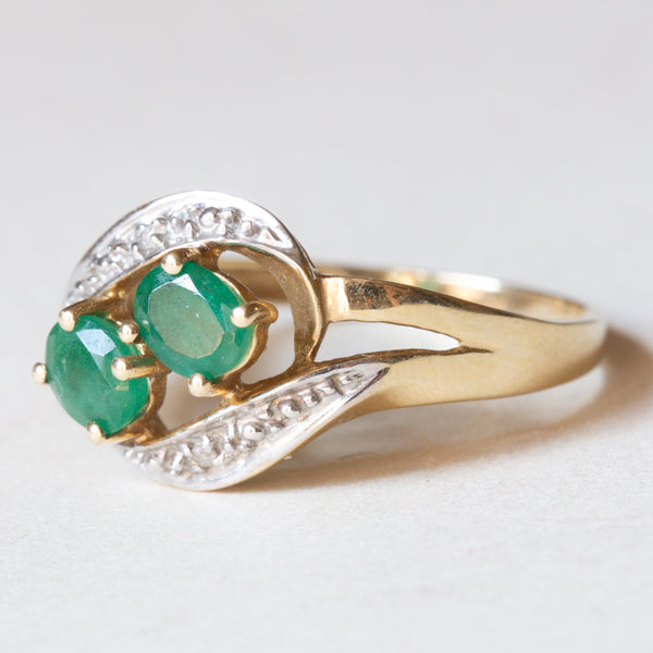 Anello contrarié vintage in oro 14K con smeraldi e diamanti, anni ‘60